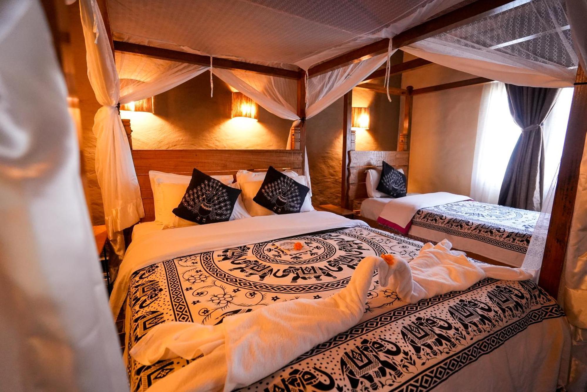 Sapana Village Lodge Sauraha Exterior photo