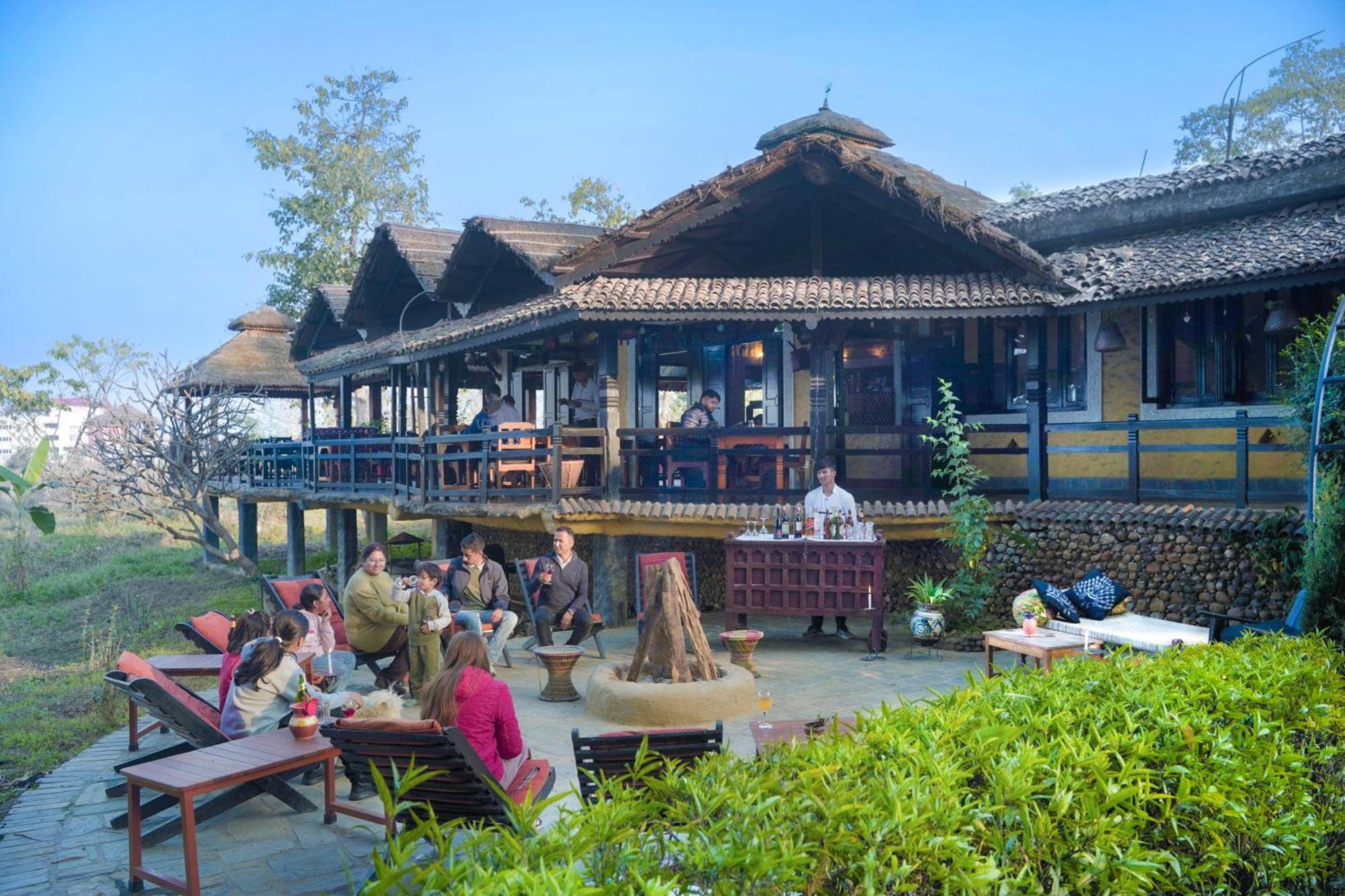 Sapana Village Lodge Sauraha Exterior photo