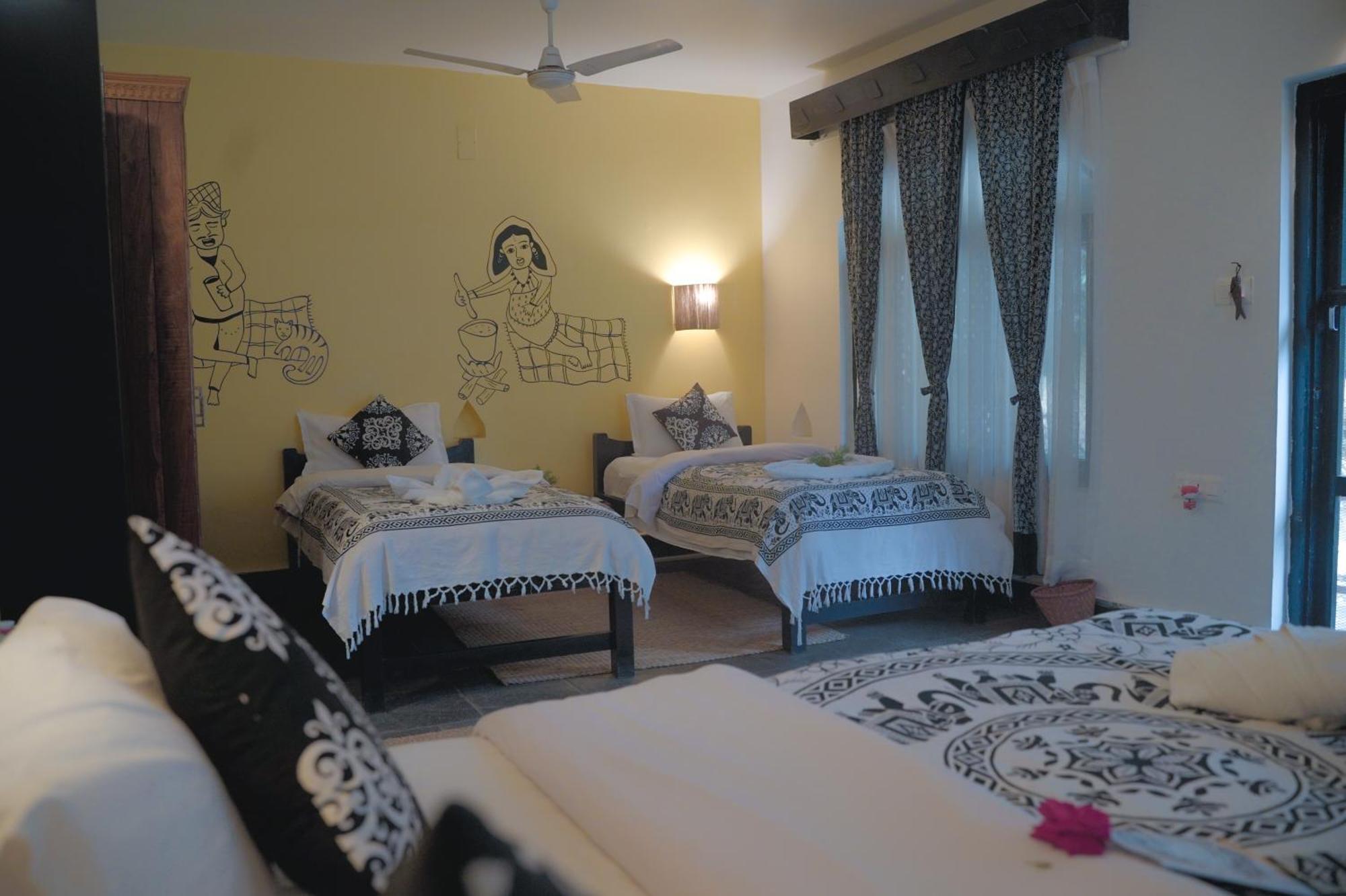 Sapana Village Lodge Sauraha Exterior photo