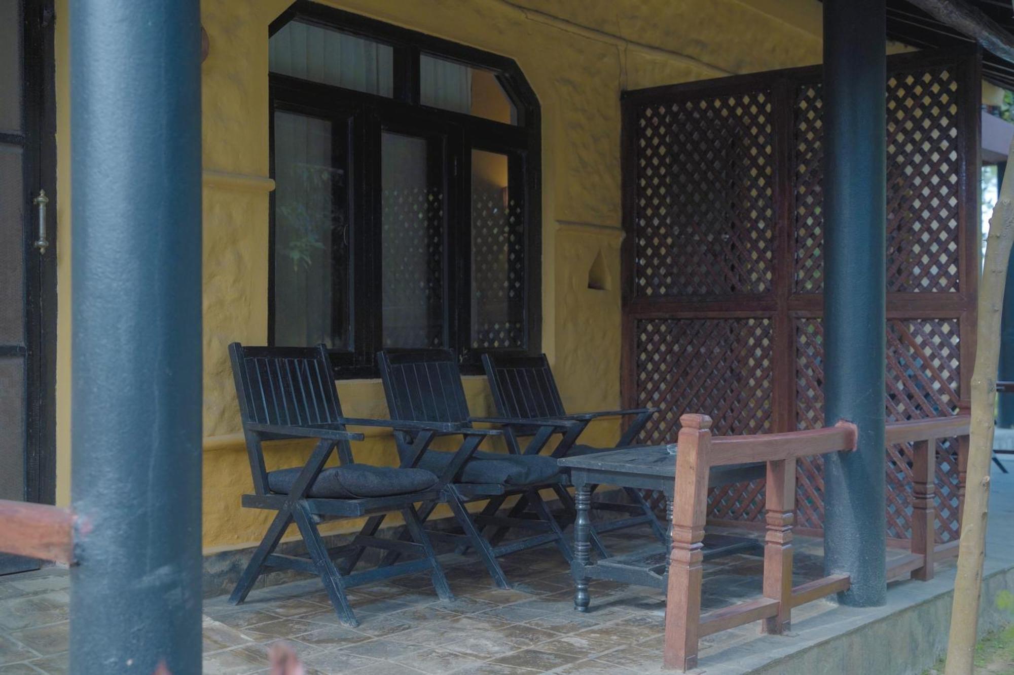 Sapana Village Lodge Sauraha Exterior photo