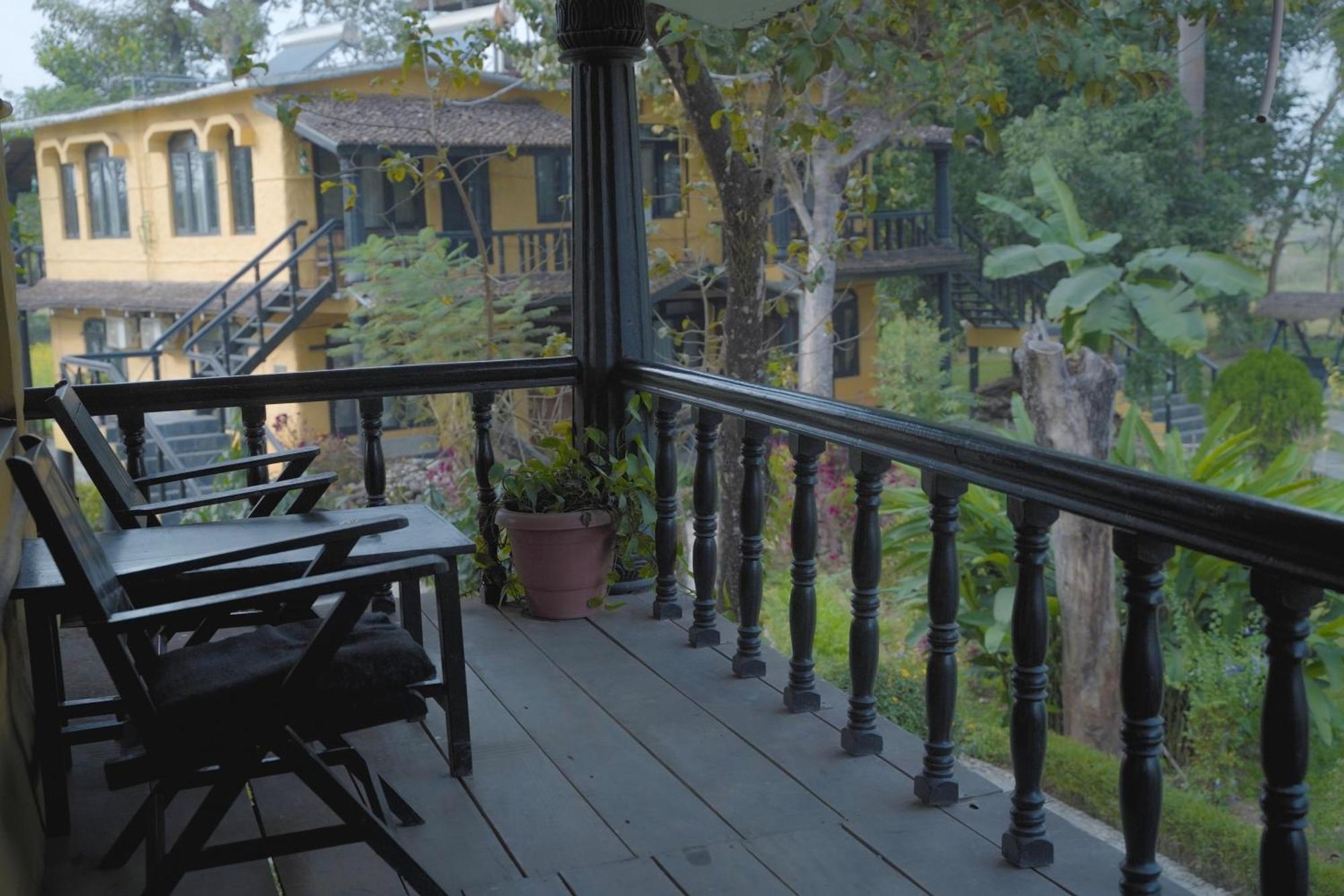 Sapana Village Lodge Sauraha Exterior photo