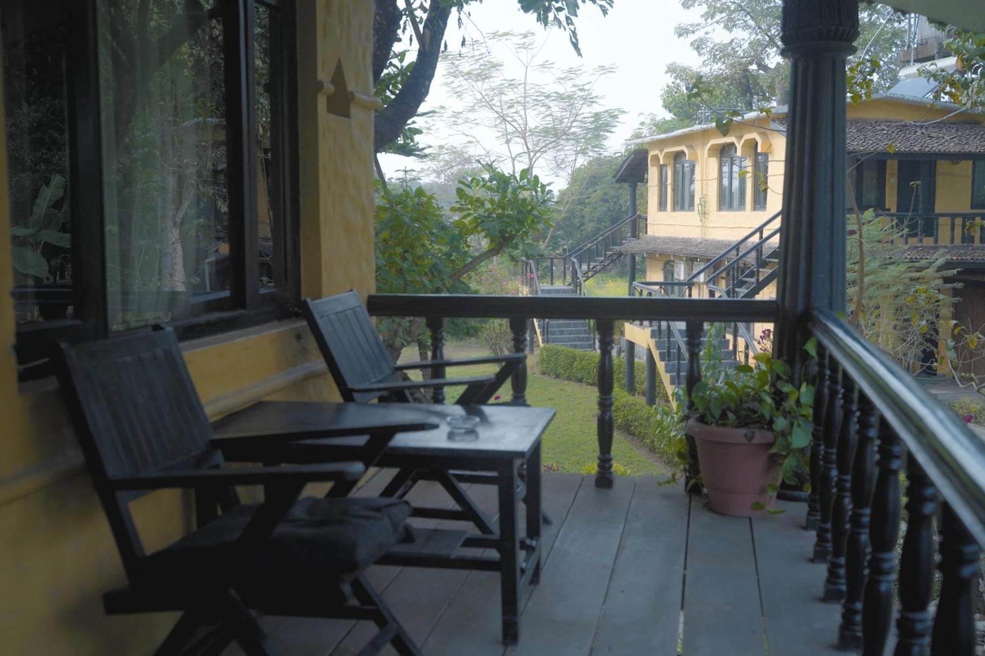 Sapana Village Lodge Sauraha Exterior photo