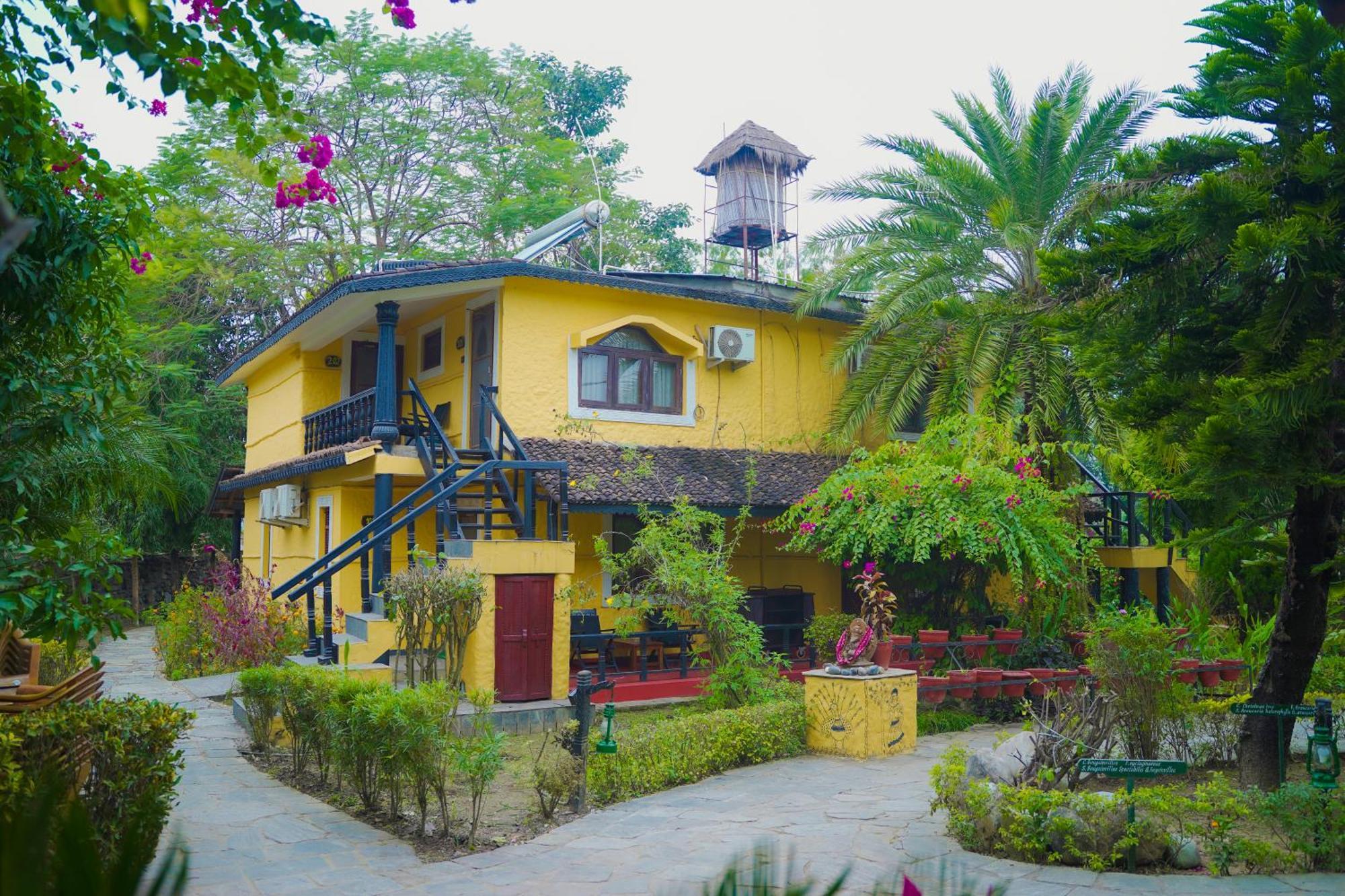 Sapana Village Lodge Sauraha Exterior photo