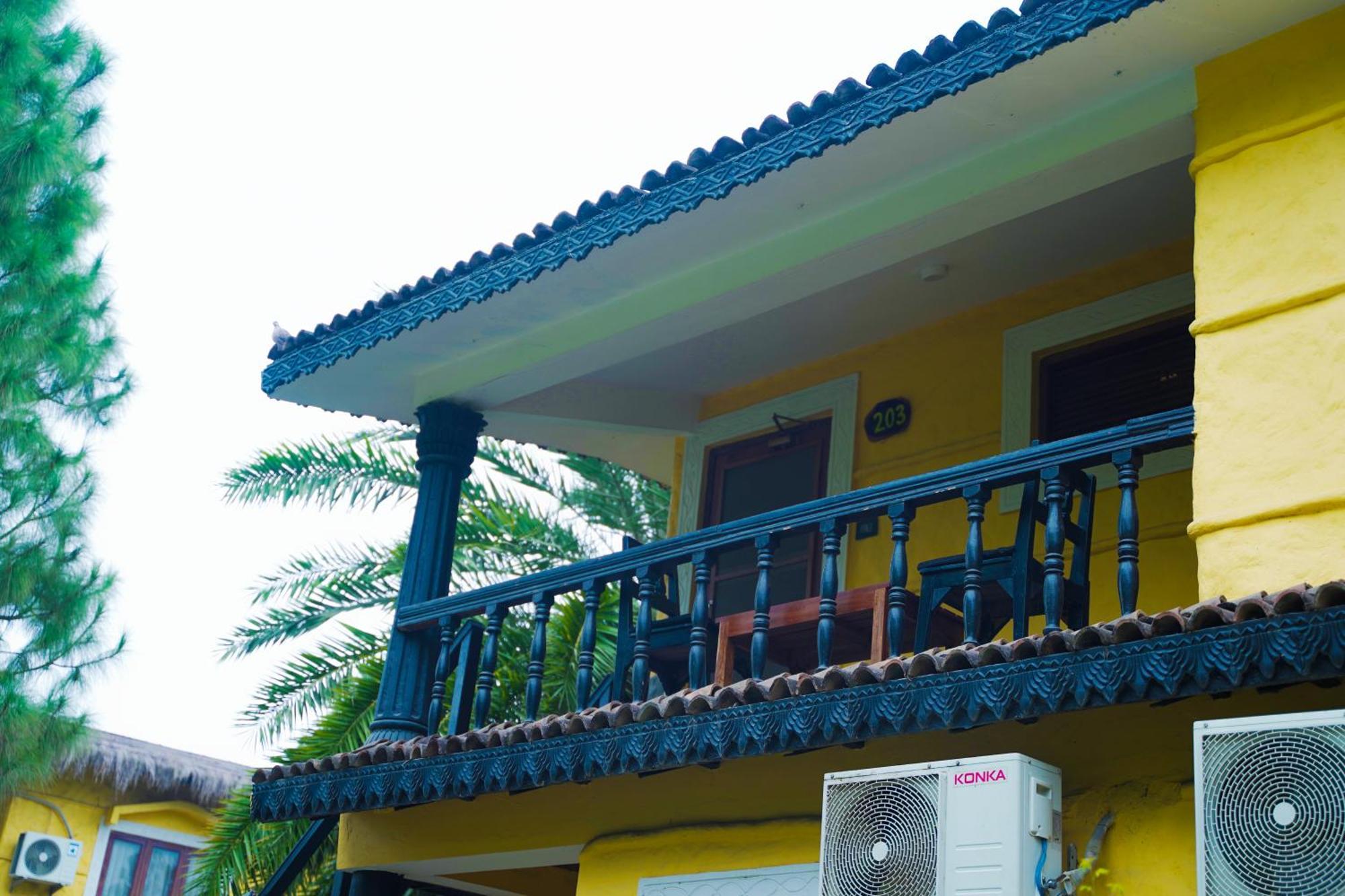 Sapana Village Lodge Sauraha Exterior photo