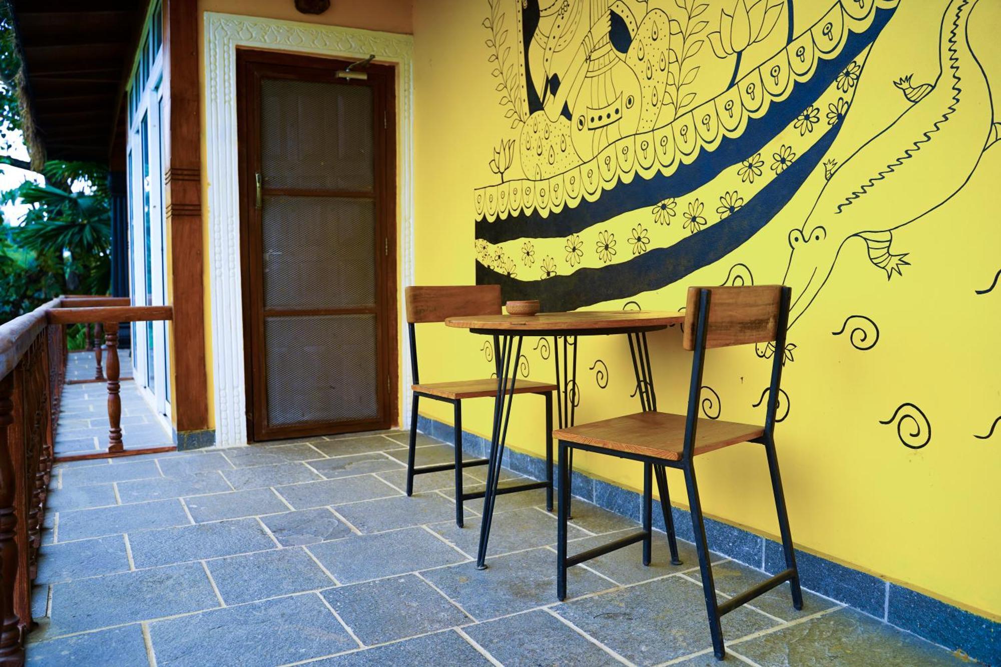 Sapana Village Lodge Sauraha Exterior photo