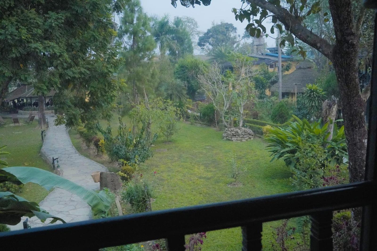 Sapana Village Lodge Sauraha Exterior photo