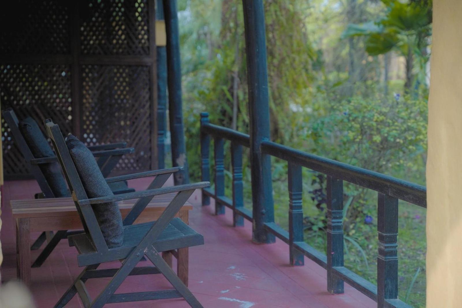 Sapana Village Lodge Sauraha Exterior photo